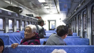 15日起售！60周歲及以上老年旅客可享淡季周中火車票優(yōu)惠