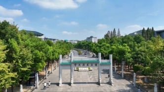 公众进入武汉大学已无需预约，带上身份证即可进校