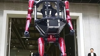 新聞1+1丨宇樹(shù)發(fā)布載人機(jī)甲，酷在何處？