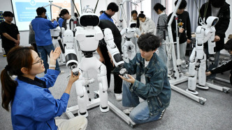 人民日报：“立足各自岗位不断创造新业绩”