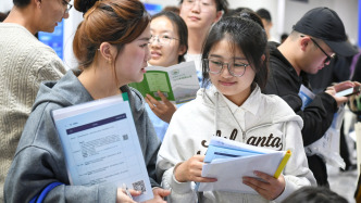 中青報(bào)：過(guò)半受訪應(yīng)屆生將求職方向調(diào)至不易被AI替代的崗位
