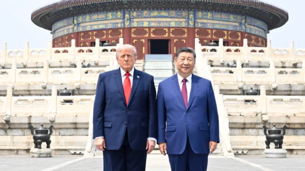 习近平同美国总统特朗普参观天坛，两人在祈年殿广场合影