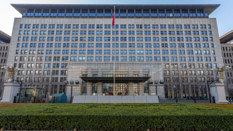 英国政府拟将中国敬业集团旗下的英国钢铁国有化，商务部答问