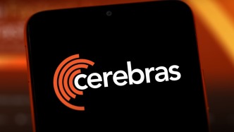 AI芯片制造商Cerebras上市首日股价飙升68%