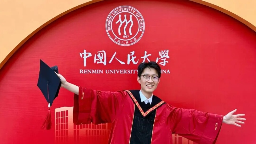 “你们下车吧，再打一辆车”，司机突发脑梗，两名大学生选择：我来开，去医院