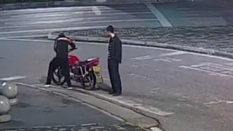 凌晨3点推车去修？民警：推回派出所！