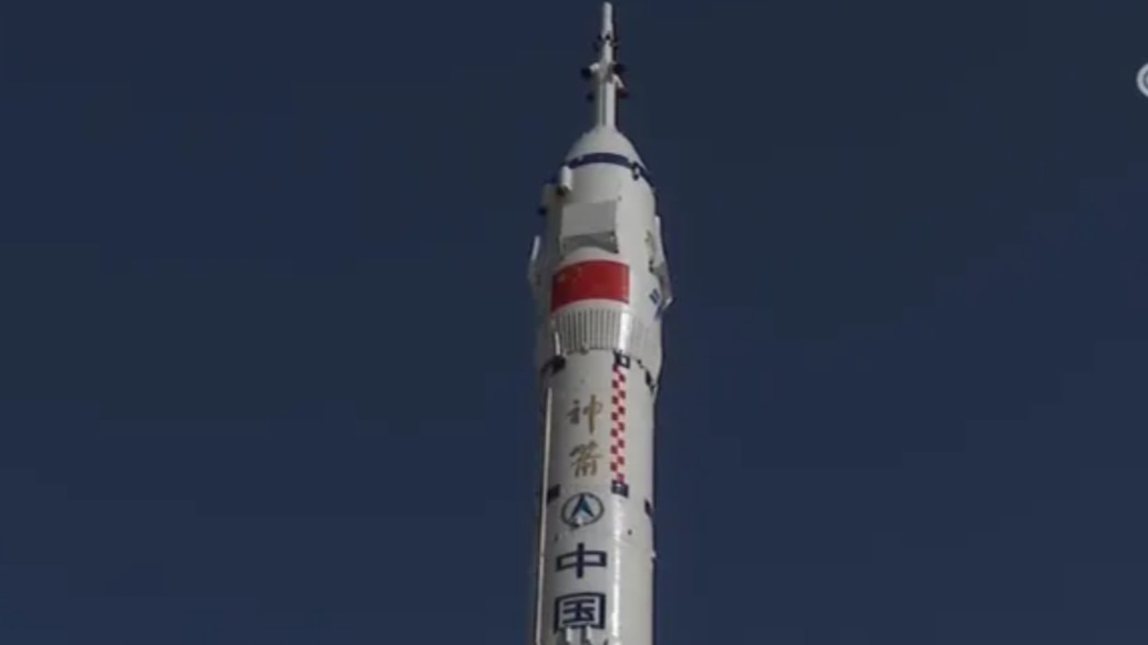 神舟二十三号计划近日择机实施发射，船箭组合体已转运至发射区
