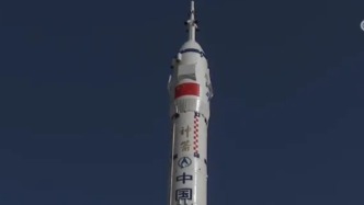 神舟二十三号计划近日择机实施发射，船箭组合体已转运至发射区