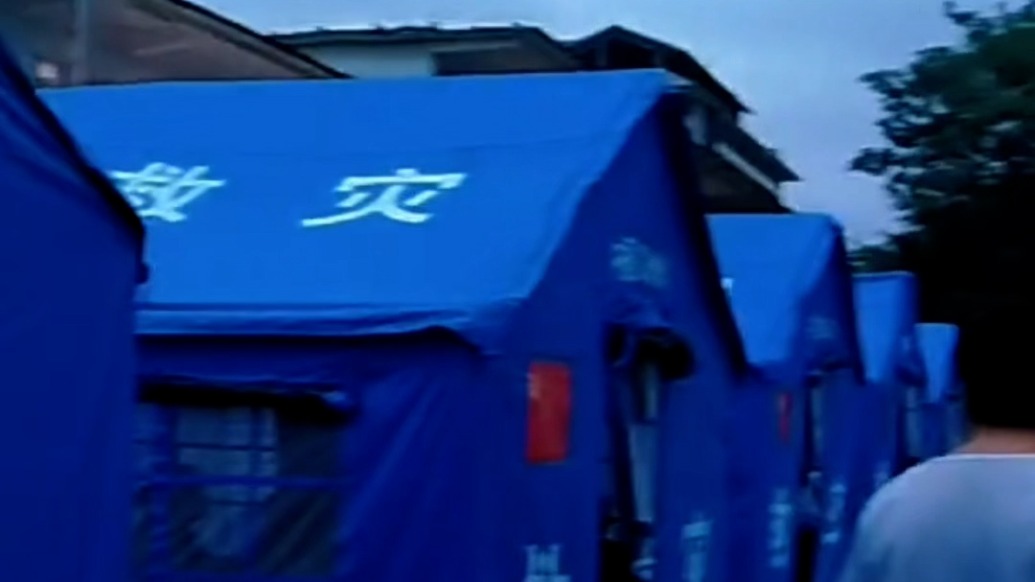 直击柳州地震|地震周边5公里村庄村民:自家店铺开裂,已被安置在操场避险