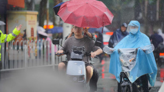 主雨带南压：18日至20日大范围降雨过程持续，局地大暴雨