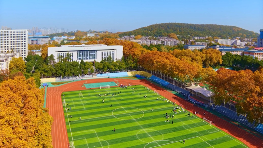 大学校门如何正确地开放