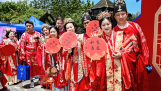 52对新人参加江苏青年国风集体婚礼，孟非现场送祝福