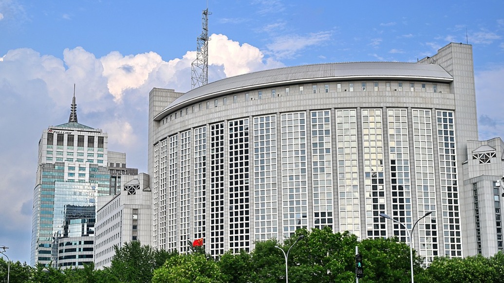 特朗普称美国对台政策没变，外交部：两岸统一才是光明大道
