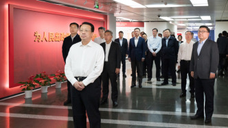 上海市政府黨組參觀上海市樹(shù)立和踐行正確政績(jī)觀警示教育專題展