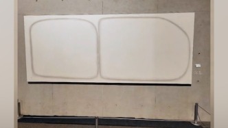 网友称画展多幅石头画“看得自己怀疑智商”，武汉美术馆回应确系展出作品