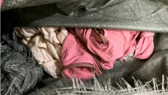 寄件人收到破损包裹自称丢失15000元二手服装，快递公司回应