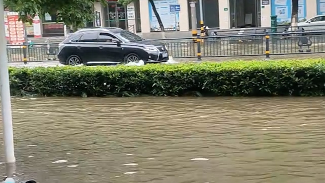 湖北荆州中心城区仍有积水路段9处，卫健委提醒做好雨后防护