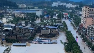 貴州貴定強(qiáng)降雨引發(fā)洪澇災(zāi)害，商戶：貨物被沖走，店內(nèi)殘留水痕約1.5米