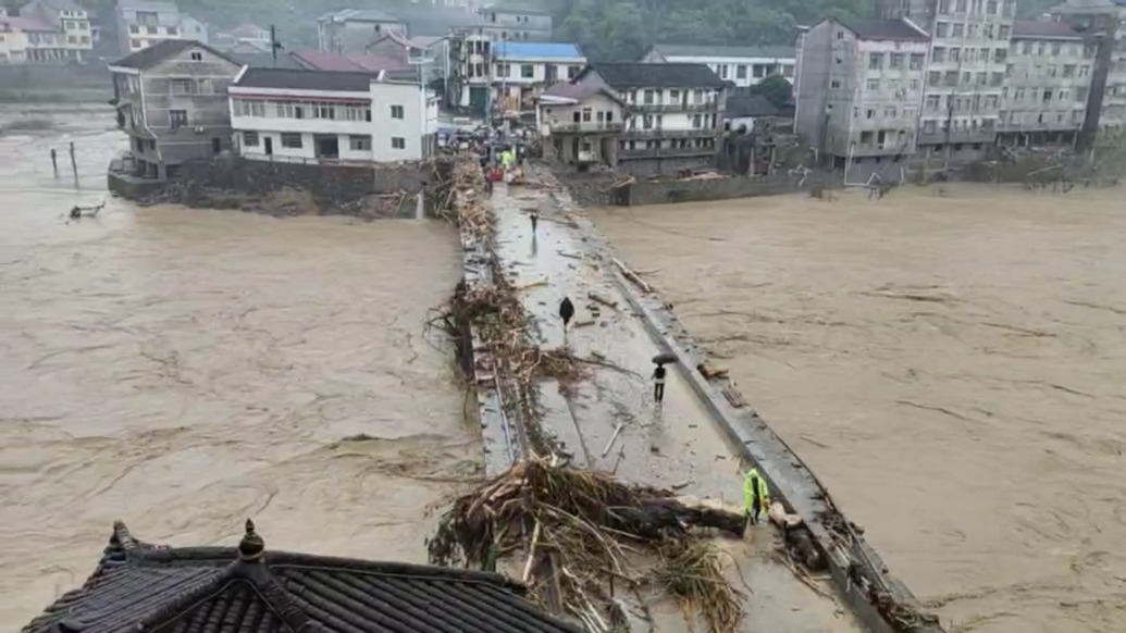 湖南石门强降雨已致5死11失联，村民回忆：水淹到脖子，抓住窗户得救