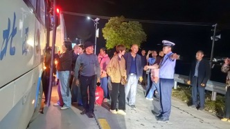 湖南石門金家河村突發(fā)山體滑坡，石門交警迅速轉(zhuǎn)運39名群眾