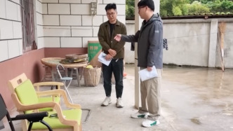 政府1450元采購的輪椅，廠家425元就包郵！焦點(diǎn)訪談：差價去哪了？