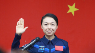 霍启刚祝贺黎家盈参与神舟二十三号载人飞行任务