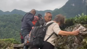 被暴雨山洪侵袭的金家河村