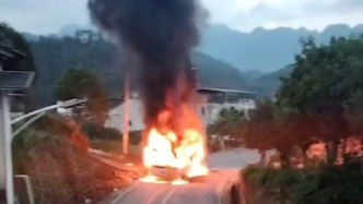 载55人旅游大巴自燃，广西金秀县罗香乡：已疏散乘客，未造成伤亡