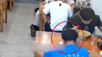 窘困时被面馆老板赊一碗面，男子连吃100多天表谢意