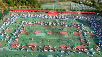 435張圓桌排布成“回”字，貴州一高校舉辦壩壩宴為畢業(yè)生餞行