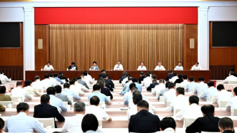 突出需求牵引、改革攻坚、科技赋能、开放合作！上海市服务业大会召开，陈吉宁龚正讲话