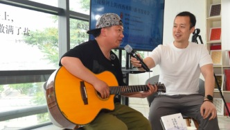 素人诗人小海：打工二十年，像攒钱一样一点一滴攒下诗歌