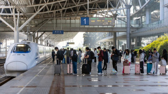 新聞1+1丨公共服務(wù)“隨人走” 釋放了哪些政策信號？