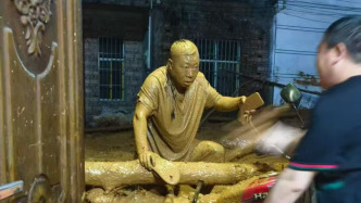 視頻丨云南一村干部從泥石流中死里逃生，帶傷疏散全村60人