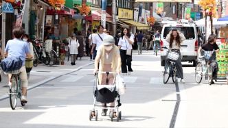 約1.2305億，日本總?cè)丝谶B續(xù)15年下降