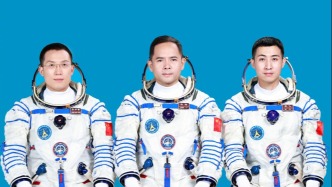神舟二十一号航天员乘组平安抵京