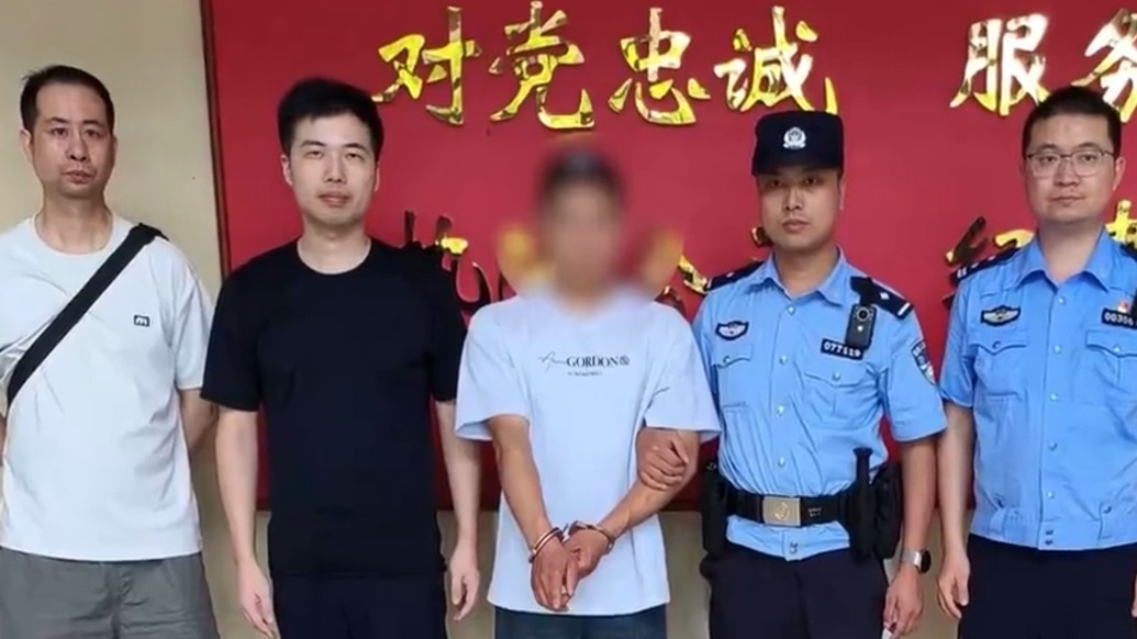 民警高速设卡拦截“黄金大盗”,追回黄金制品127件价值200余万