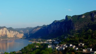 “支支串飞”链接景点，贵州山水电影感十足
