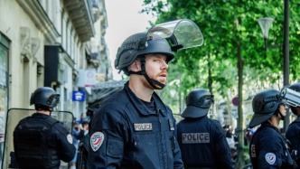 巴黎圣日耳曼衛(wèi)冕歐冠在法引發(fā)狂歡與騷亂，超400人被捕