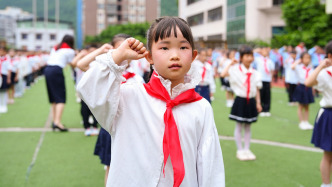 截至2025年底，全国共有少先队员1.12亿名