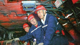 山西省长下矿井检查安全生产工作