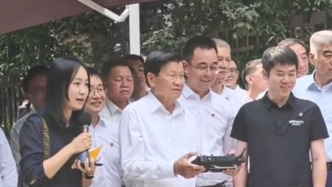 視頻丨老撾國家主席通倫點贊中國智造