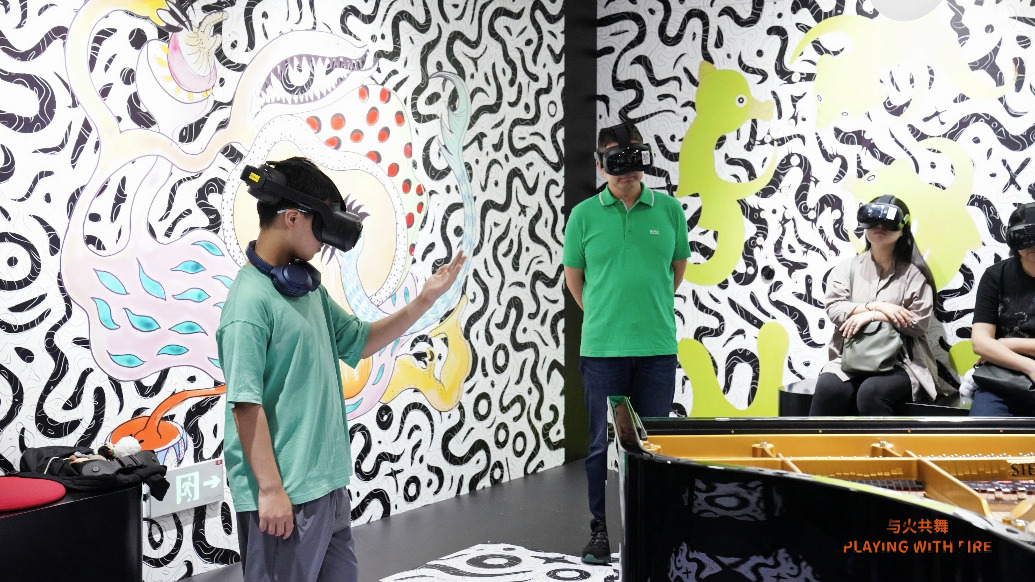在上交VR空间与王羽佳的音乐零距离