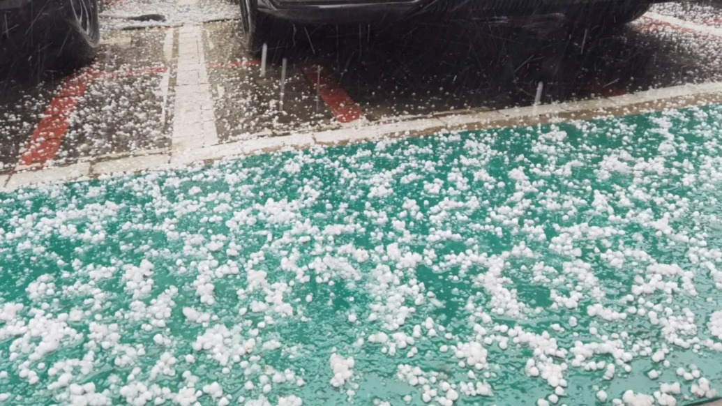 北京通州遭遇短时冰雹天气，十余分钟后转晴