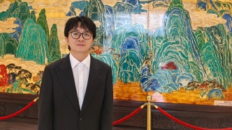 短劇導(dǎo)演談AI沖擊：算法可批量生成劇本，片場臨場迸發(fā)的鮮活靈氣無法復(fù)刻