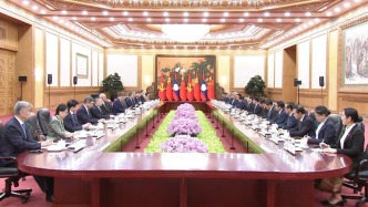 视频丨习近平：你连任后首访选择中国 体现了对发展中老关系的高度重视