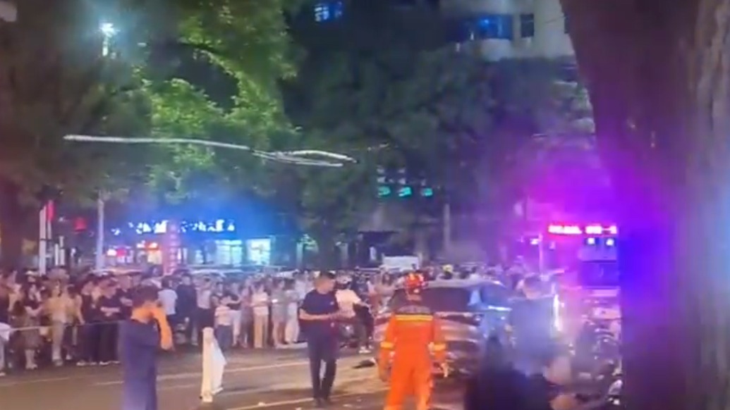 河南漯河警方：驾驶员操作不当追尾后车辆失控，致2死6伤