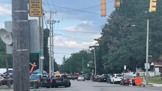 美國俄亥俄州槍擊事件致12人中槍，嫌疑人仍在搜捕中