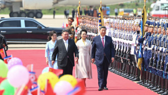 习近平出席金正恩举行的欢送仪式