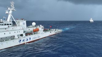视频丨“海巡06”轮等船艇举行升旗仪式